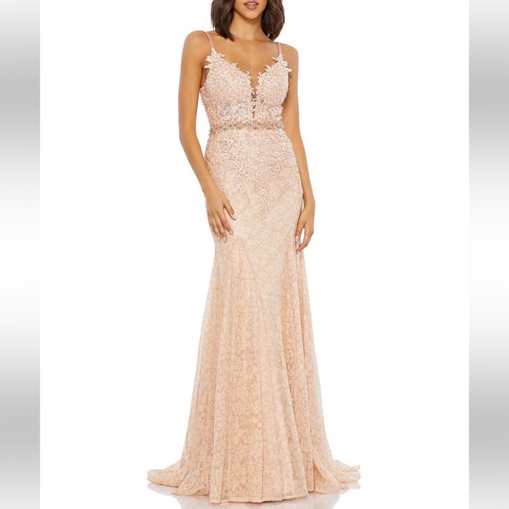 NWT Mac Duggal
Floral Lace Sleeveless Deep V-Neck Gown